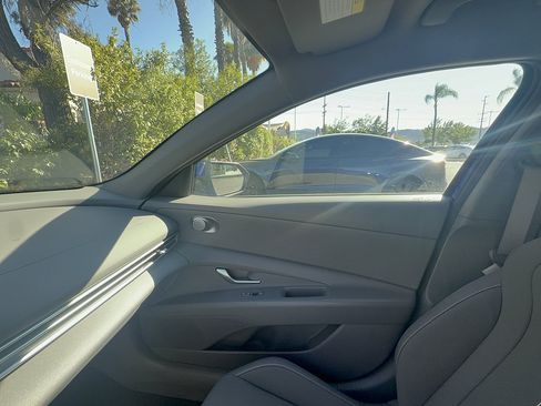 Certified 2023 Hyundai Elantra SEL FWD image 3