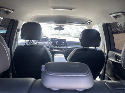 Used 2026 Chevrolet Equinox LT w/ Convenience Package II FWD image 9