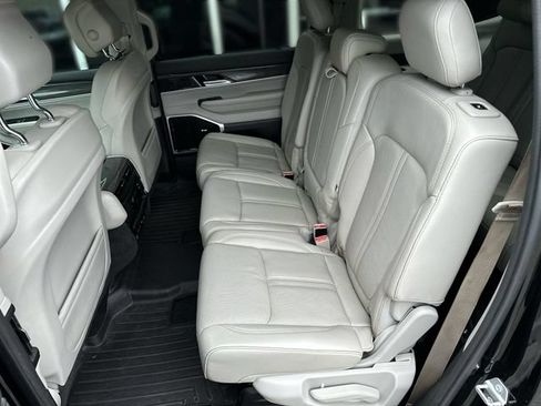 Used 2022 Jeep Wagoneer Series III w/ Premium Group I AWD/4WD image 24