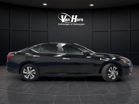 Used 2024 Nissan Altima 2.5 S image 2