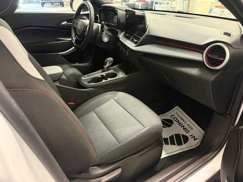 Used 2024 Chevrolet Trax RS FWD image 26