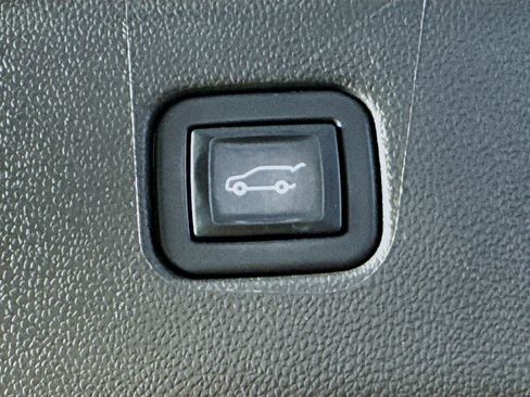 Used 2023 Chevrolet Blazer LT FWD image 32