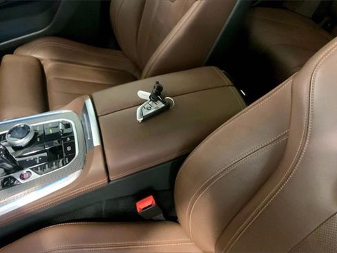 Used 2022 BMW X5 xDrive45e w/ M Sport Package image 12