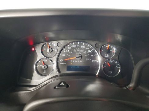 Used 2018 Chevrolet Express 2500 w/ Driver Convenience Package RWD image 27