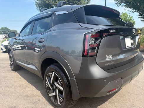 Used 2026 Nissan Kicks SV w/ SV Premium Package FWD image 2