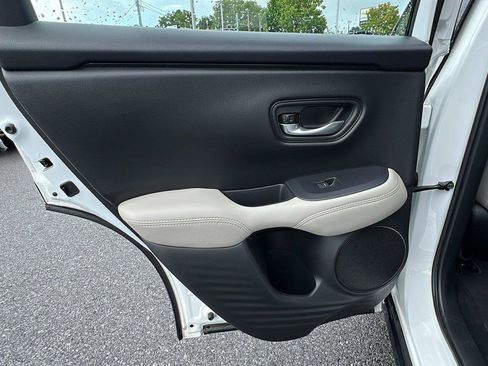 Used 2025 Honda HR-V LX image 17