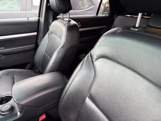 Used 2016 Ford Explorer XLT w/ Equipment Group 202A AWD/4WD image 7