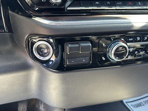 Used 2025 GMC Sierra 1500 SLT image 14