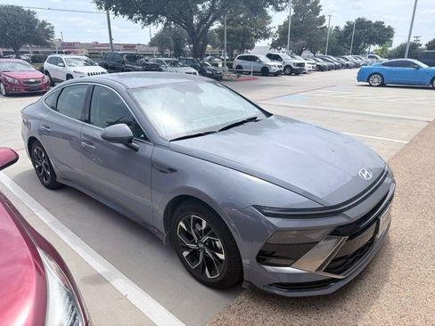 Used 2025 Hyundai Sonata SEL FWD image 2