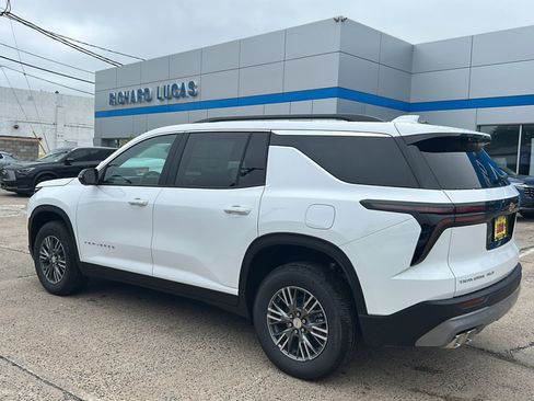 New 2026 Chevrolet Traverse LT w/ Driver Confidence Package AWD/4WD image 7
