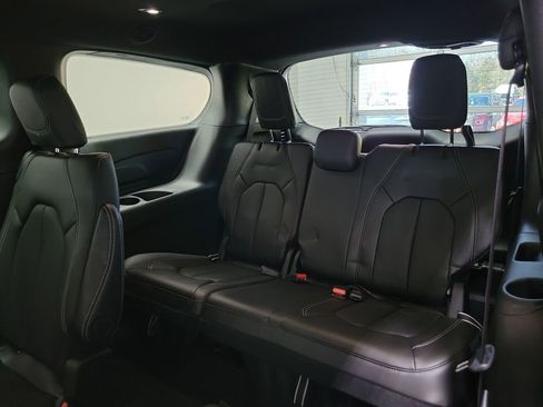 New 2026 Chrysler Pacifica Select image 10