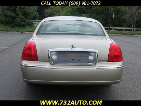 Used 2007 Lincoln Town Car Signature RWD image 8