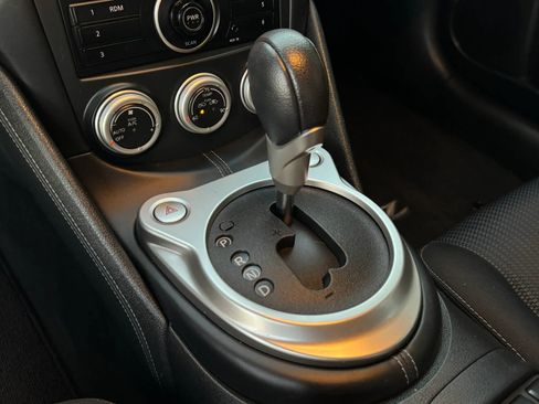 Used 2014 Nissan 370Z Coupe RWD image 31