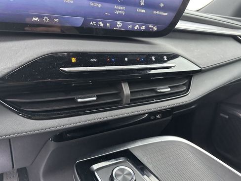 Used 2025 Buick Enclave Preferred image 32