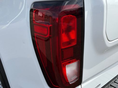 Used 2024 GMC Sierra 1500 SLE AWD/4WD image 21