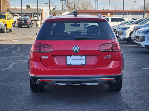 Used 2017 Volkswagen Golf Alltrack S image 5