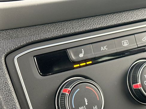 Used 2023 Volkswagen Atlas Cross Sport SE image 19