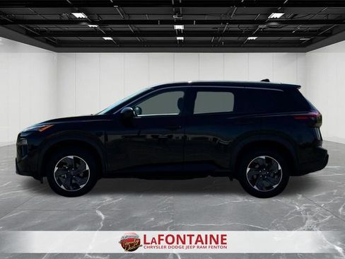 Used 2025 Nissan Rogue SV AWD/4WD image 2