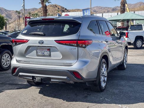Used 2021 Toyota Highlander Limited AWD/4WD image 8