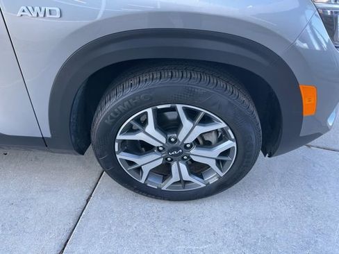 Used 2023 Kia Seltos EX image 23