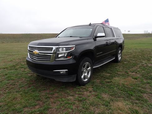 Used 2018 Chevrolet Suburban Premier AWD/4WD image 2