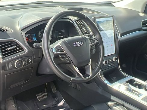 Used 2022 Ford Edge Titanium image 16