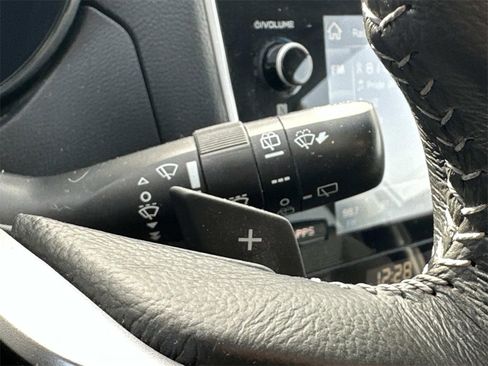 Used 2018 Subaru Outback 2.5i Premium image 24