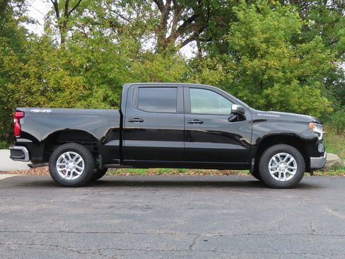 Used 2025 Chevrolet Silverado 1500 LT image 2