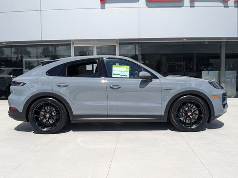 New 2025 Porsche Cayenne S AWD/4WD image 8