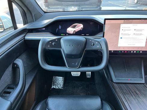 Used 2022 Tesla Model X image 12