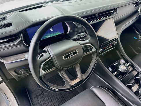 Used 2023 Jeep Grand Cherokee Overland w/ Advanced Protech Group III image 14