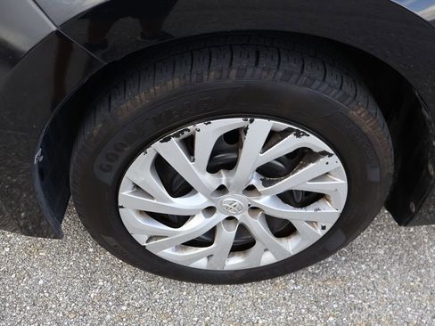 Used 2016 Toyota Corolla LE FWD image 4