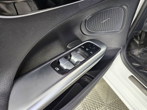Used 2025 Mercedes-Benz C 300 Sedan image 21