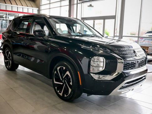 Used 2024 Mitsubishi Outlander SEL Black Edition image 3