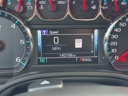 Used 2019 Chevrolet Suburban Premier image 21