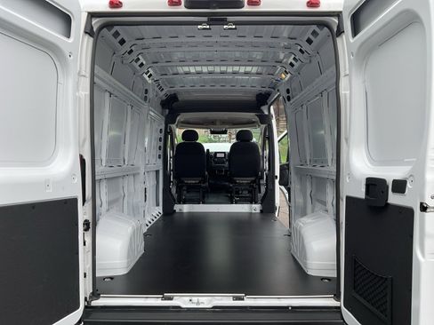 Used 2024 RAM ProMaster 2500 w/ Storage Group image 29