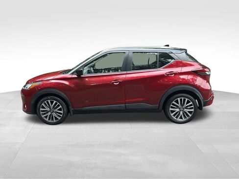 Used 2021 Nissan Kicks SV FWD image 2