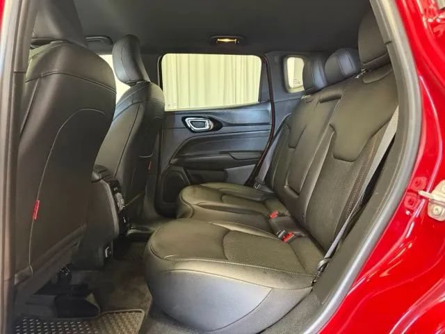 Used 2025 Jeep Compass Trailhawk w/ Trailhawk Convenience Group AWD/4WD image 22