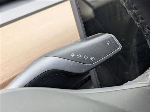 Used 2020 Tesla Model 3 Standard Range Plus image 11