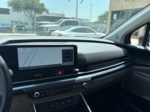 Certified 2025 Kia Carnival FWD image 18