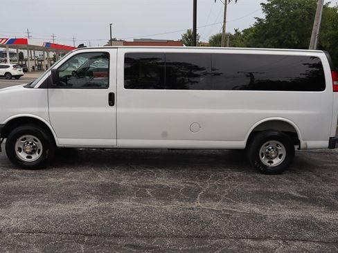 Used 2025 Chevrolet Express 3500 LT w/ LT Preferred Equipment Group RWD image 4