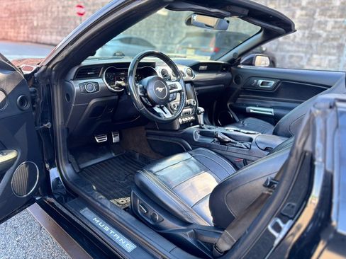 Used 2018 Ford Mustang GT Premium w/ GT Performance Package RWD image 11