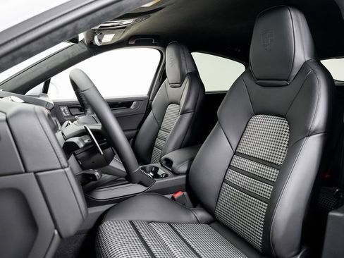 New 2026 Porsche Cayenne GTS image 5