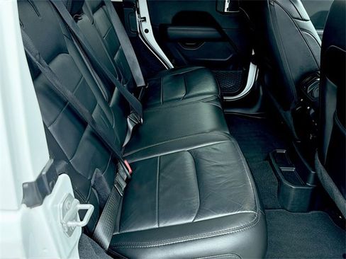 Used 2022 Jeep Wrangler Unlimited Sahara image 40
