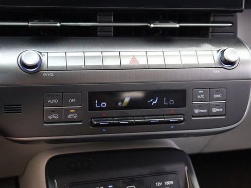 Used 2024 Hyundai Kona Limited FWD image 18
