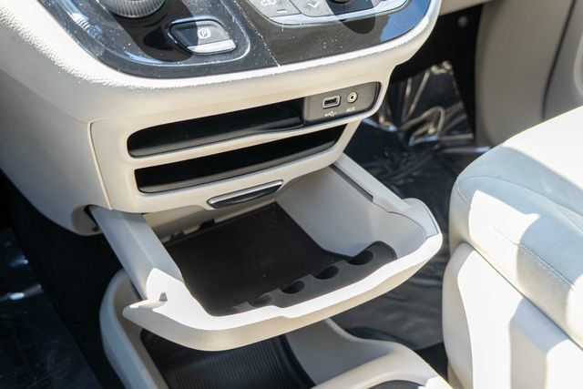 Used 2017 Chrysler Pacifica Touring FWD image 41