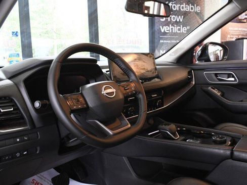 Used 2025 Nissan Rogue Platinum w/ Platinum Premium Package AWD/4WD image 30