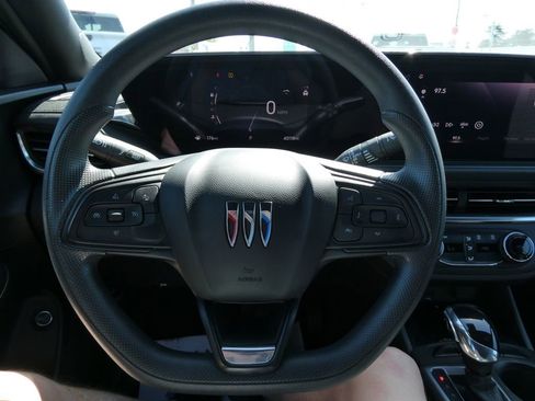 Used 2024 Buick Envista Preferred w/ Convenience II Package FWD image 32