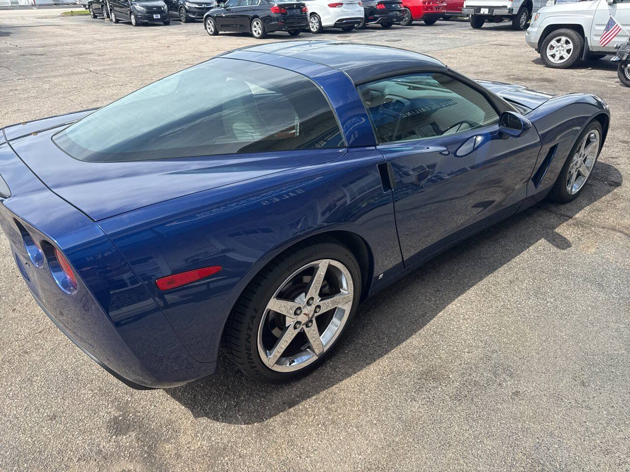 Used 2007 Chevrolet Corvette Coupe w/ Preferred Equipment Group RWD image 11