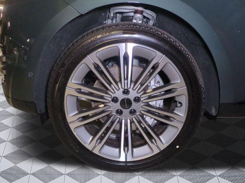 New 2026 Land Rover Range Rover Long Wheelbase SE AWD/4WD image 9